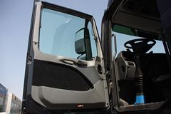 奔驰 Actros重卡 440马力 6X2 牵引车(黑金刚)(型号2544)
