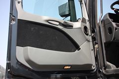 奔驰 Actros重卡 440马力 6X2 牵引车(黑金刚)(型号2544)