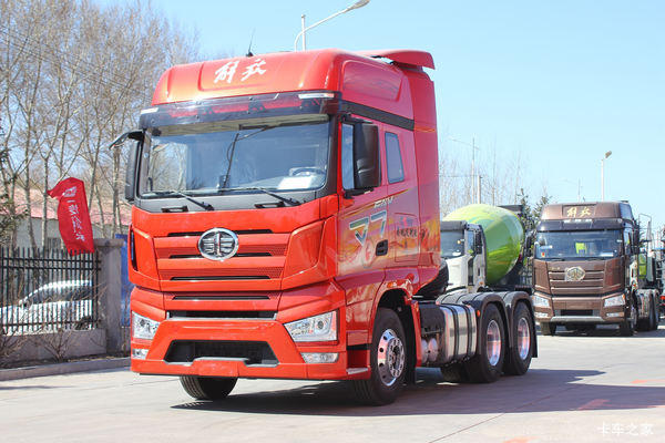 一汽解放 J7重卡 春晚定制版 550马力 6X4牵引车(CA4250P77K25T1E5)