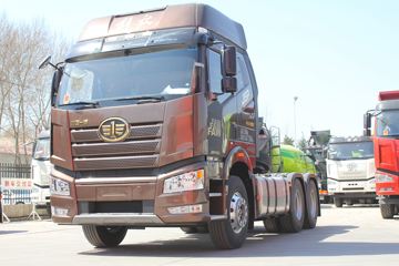 一汽解放 新J6P重卡 领航版 北方款 550马力 6X4牵引车(CA4250P66K25T1A2E5)