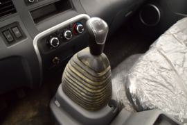 骏铃V9&nbsp;载货车驾驶室                                               图片