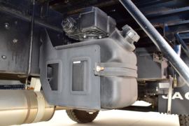 骏铃V9&nbsp;载货车底盘                                                图片