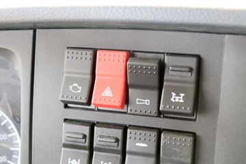 �й����� HOWO T7H�ؿ� 440���� 8X4 7.6����ж��(12��)(ZZ3317V386HE1)ͼƬ