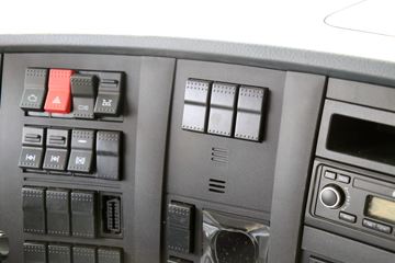 �й����� HOWO T7H�ؿ� 440���� 8X4 7.6����ж��(12��)(ZZ3317V386HE1)ͼƬ