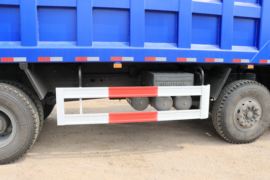 HOWO T7H&nbsp;自卸车底盘                                                图片