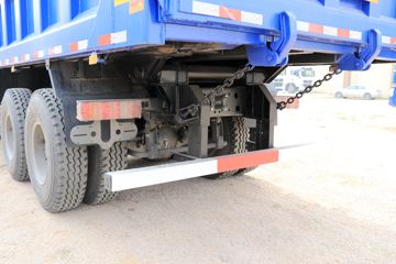 �й����� HOWO T7H�ؿ� 440���� 8X4 7.6����ж��(12��)(ZZ3317V386HE1)ͼƬ