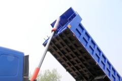 中国重汽 HOWO T7H重卡 440马力 8X4 7.6米自卸车(12挡)(ZZ3317V386HE1)
