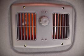 风菱&nbsp;载货车驾驶室                                               图片