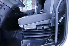 上汽红岩 杰狮C500e 450马力 6X4 AMT自动挡智能危化牵引车(车罐一体)(CQ4256HXVG334AU)