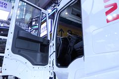 上汽红岩 杰狮C500e 450马力 6X4 AMT自动挡智能危化牵引车(车罐一体)(CQ4256HXVG334AU)