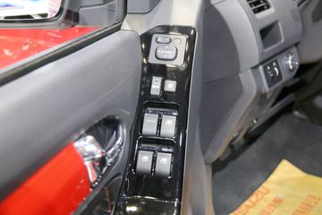 ������ʮ�� �￧TAGA �˶��� 3.0T���� 131���� ���� ˫��Ƥ��ͼƬ