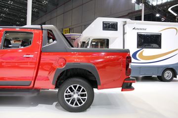 ������ʮ�� �￧TAGA �˶��� 3.0T���� 131���� ���� ˫��Ƥ��ͼƬ