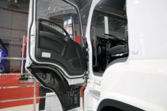 庆铃 五十铃巨咖VC66 2020版 520马力 6X4 AMT自动挡牵引车(国六)
