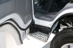 庆铃 五十铃EV100 4.5T 4.25米单排纯电动厢式轻卡(续航330)(QL5041XXYBEVECCA1)96.77kWh