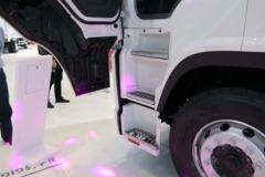 庆铃 FVR重卡 408马力 4X2 厢式载货车