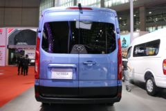 上汽大通 V90 商杰版 218马力 7座 手动 长轴距商务车