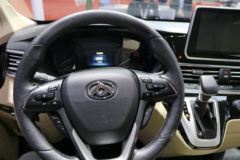 上汽大通 V90 商杰版 218马力 7座 手动 长轴距商务车