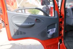 东风 多利卡D6-L 2018款 平原版 130马力 3.8米排半栏板轻卡(EQ1041L8BDB)