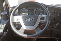 青岛解放 JH6 460马力 8X4 9.4米冷藏车