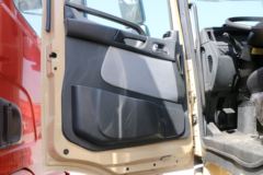 联合卡车 U340重卡 340马力 8X4 5.6米LNG自卸车(QCC3312N656)