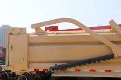 联合卡车 U340重卡 340马力 8X4 5.6米LNG自卸车(QCC3312N656)