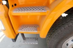 联合卡车 U390 390马力 8X4 8.6米自卸车(QCC3312D656-3)