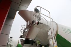 中国重汽 HOWO T5G 340马力 8X4 7.37方混凝土搅拌车(宏昌天马牌)(HCL5317GJBZZN30G5)