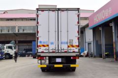 中国重汽 HOWO T5G 340马力 8X4 9.4米冷藏车(ZZ5317XLCN466GE1)