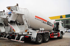 中国重汽 HOWO 336马力 6X4 混凝土搅拌车(亚特重工牌)(TZ5257GJBZE3)