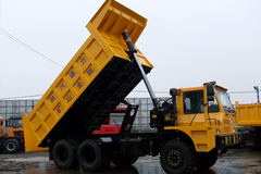陕汽通力 336马力 6X4 宽体矿用自卸车(23吨)