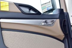 中国重汽 HOWO T5G 340马力 8X4 9.4米冷藏车(ZZ5317XLCN466GE1)