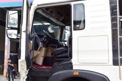 中国重汽 HOWO T5G 340马力 8X4 9.4米冷藏车(ZZ5317XLCN466GE1)