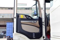 中国重汽 HOWO T5G 340马力 8X4 9.4米冷藏车(ZZ5317XLCN466GE1)