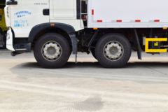 中国重汽 HOWO T5G 340马力 8X4 9.4米冷藏车(ZZ5317XLCN466GE1)