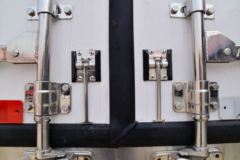 中国重汽 HOWO T5G 340马力 8X4 9.4米冷藏车(ZZ5317XLCN466GE1)