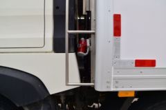 中国重汽 HOWO T5G 340马力 8X4 9.4米冷藏车(ZZ5317XLCN466GE1)