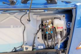 骏铃V8&nbsp;载货车外观                                                图片