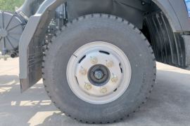 骏铃V8&nbsp;载货车底盘                                                图片