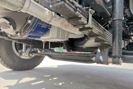 骏铃V8&nbsp;载货车底盘                                                图片