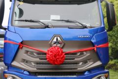 中国重汽牵引车交5000抵10000