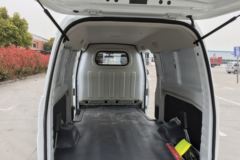 扬子江 V6 2.65T 4.43米纯电动厢式物流车(续航295km)44kWh 扬子江 V6 2.65T 4.43米纯电动厢式物流车(续航295km)44kWh