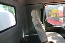 东风柳汽底盘&nbsp;洒水车/喷洒车驾驶室图片