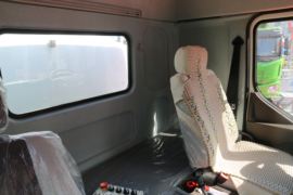 东风柳汽底盘&nbsp;洒水车/喷洒车驾驶室图片