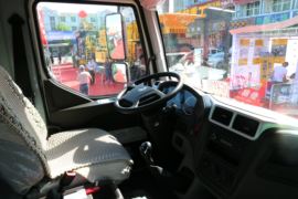 东风柳汽底盘&nbsp;洒水车/喷洒车驾驶室图片