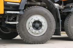 大运重卡 新N8V 350马力 8X4 5.6米自卸车(CGC3310D5DDND)
