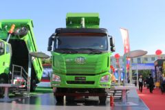 青岛解放 JH6重卡 375马力 6X4 5.6米自卸车(国六)