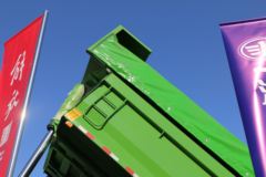 青岛解放 JH6重卡 375马力 6X4 5.6米自卸车(国六)