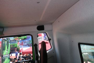һ J6Pؿ 420 6X4 5.6LNGж()(CA3250P66M25LT1E6)ͼƬ