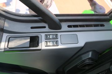 һ J6Pؿ 420 6X4 5.6LNGж()(CA3250P66M25LT1E6)ͼƬ