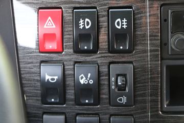 һ����� J6L 4X2����������(������)(CHD5121TCAJFBEV)ͼƬ